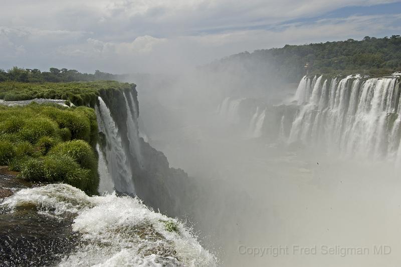 20071204_142438  D2X 4200x2800.jpg - Davil's Throat, Iguazu Falls.  Much of  Iguazu's grandeur is because of how close you can get to the Falls and the panoramic view possible, sometimes as great as 220 degrees